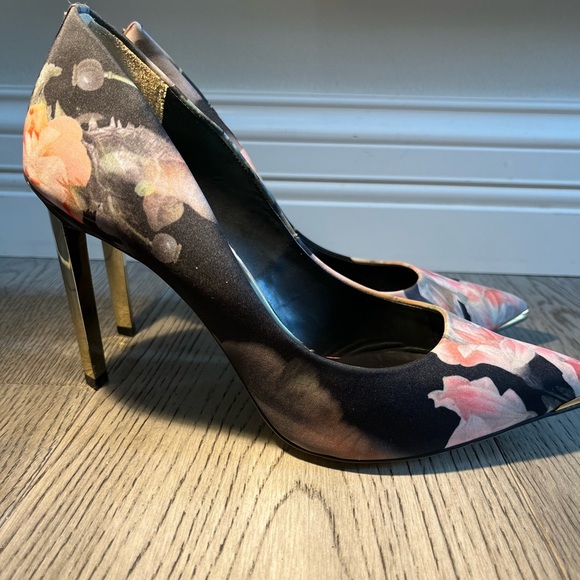 Great condition Ted baker floral heels - Picture 5 of 11